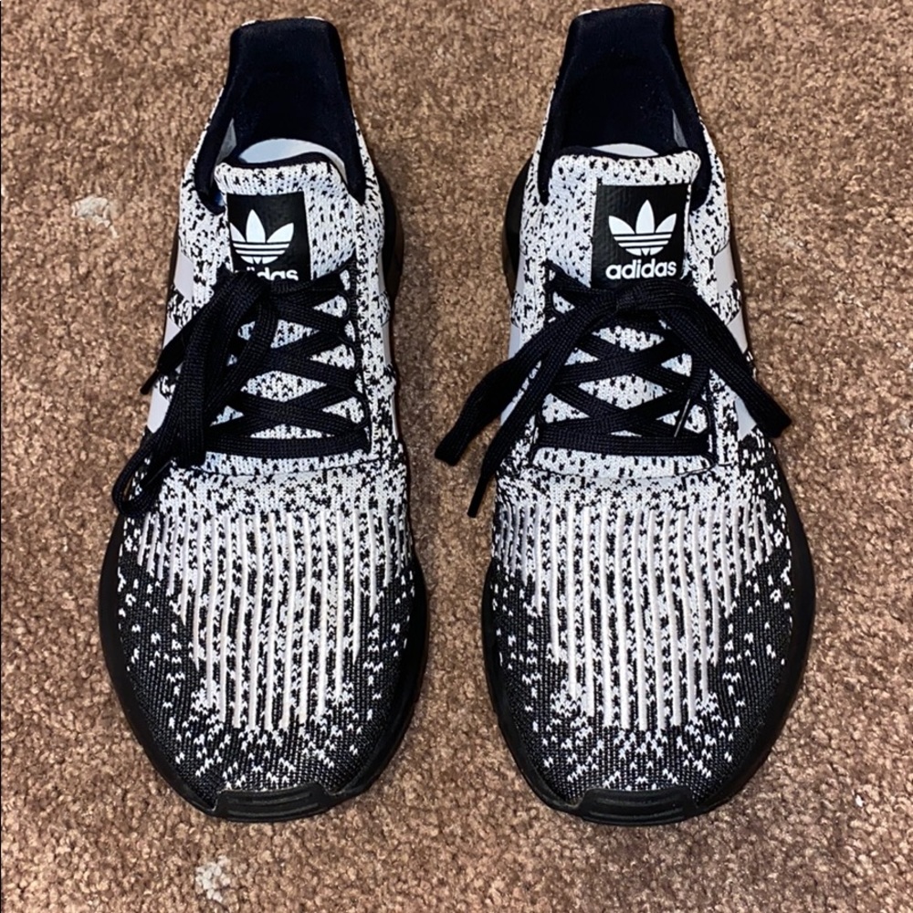 Men’s adidas tennis shoes